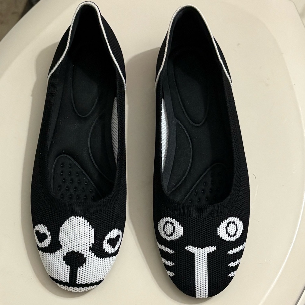 NEW Black and White Women's Flat Shoes. Size 35.